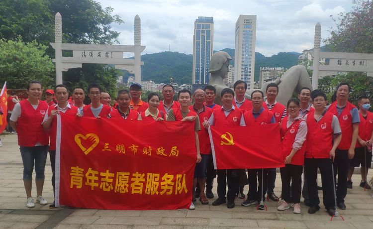 市财政局开展“文明财政•护河清淤”志愿服务活动